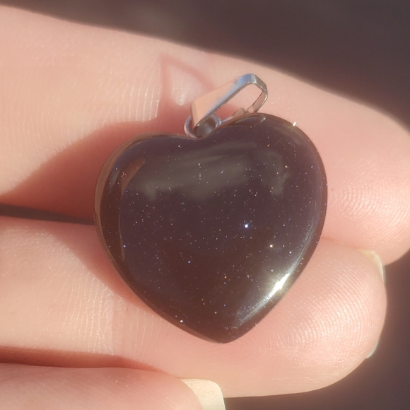 New Blue Sunstone Sandstone Heart Shaped Pendant. - Picture 9 of 16
